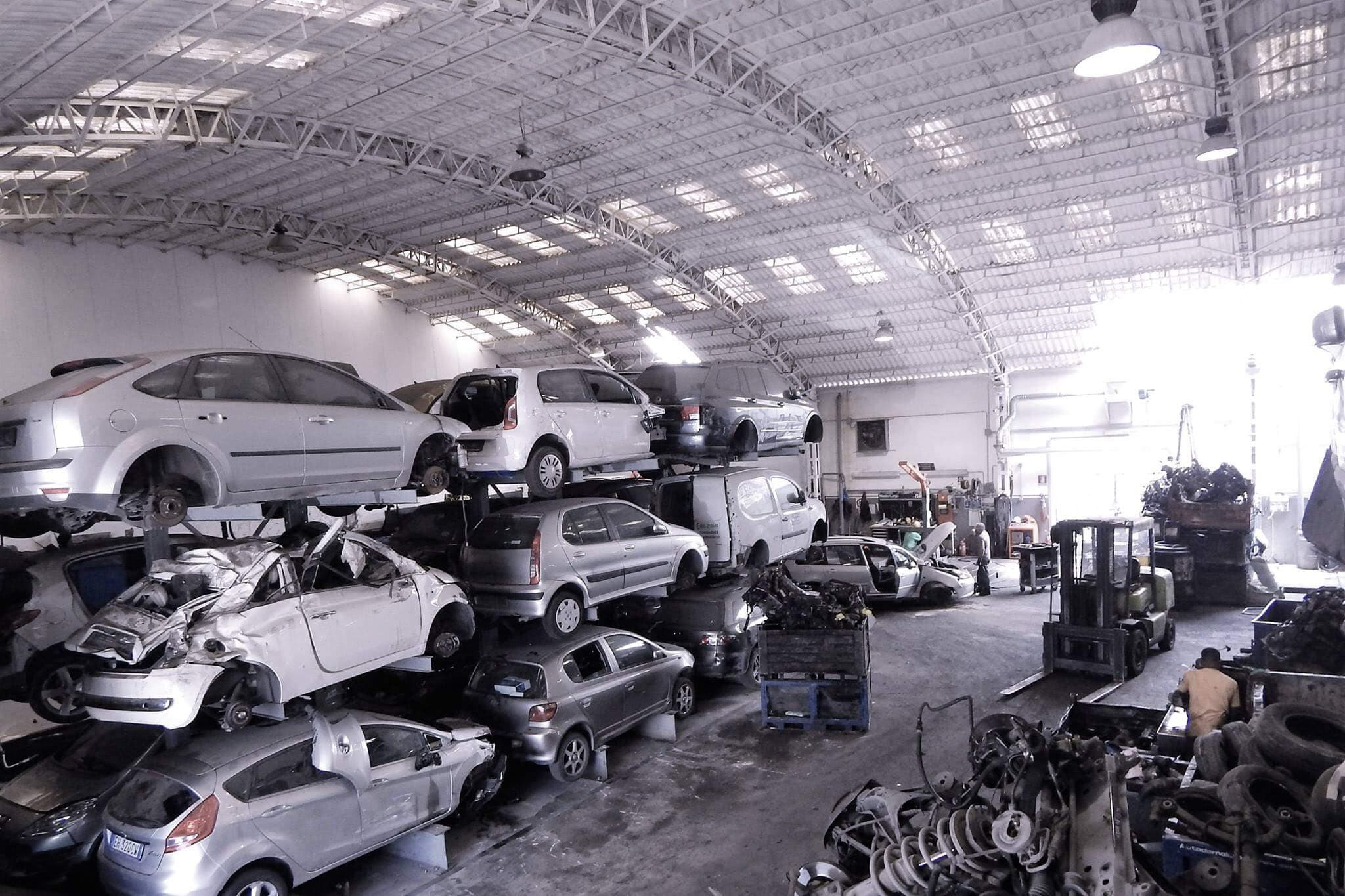 Area stoccaggio ricambi Casoria Car